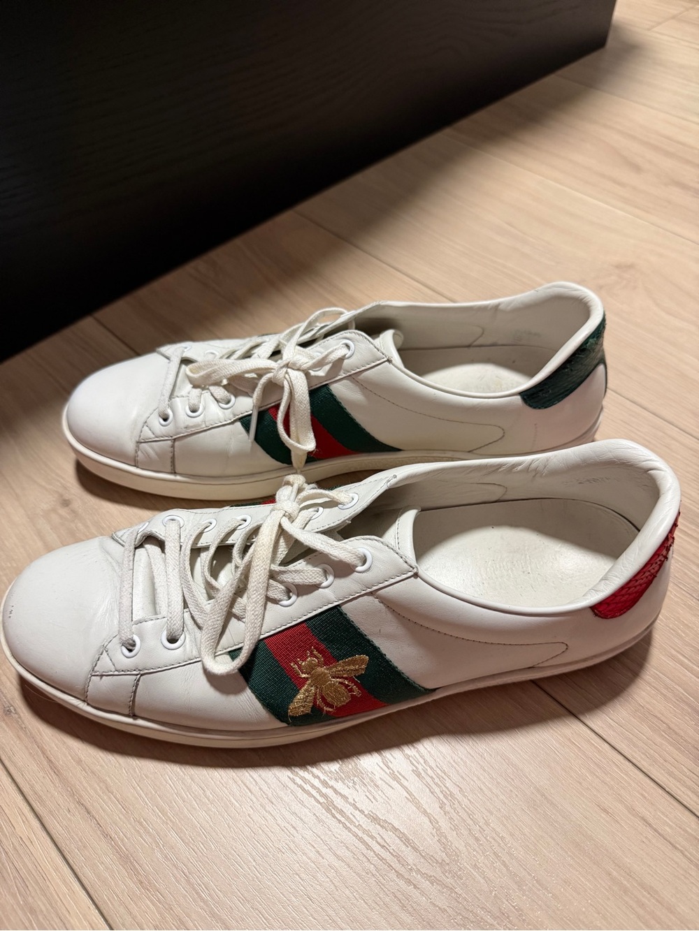 Gucci White Leather Sneakers with Green and Red Web and Gold Bee